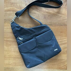 Travelon, Anti-Theft Classic Crossbody, Black